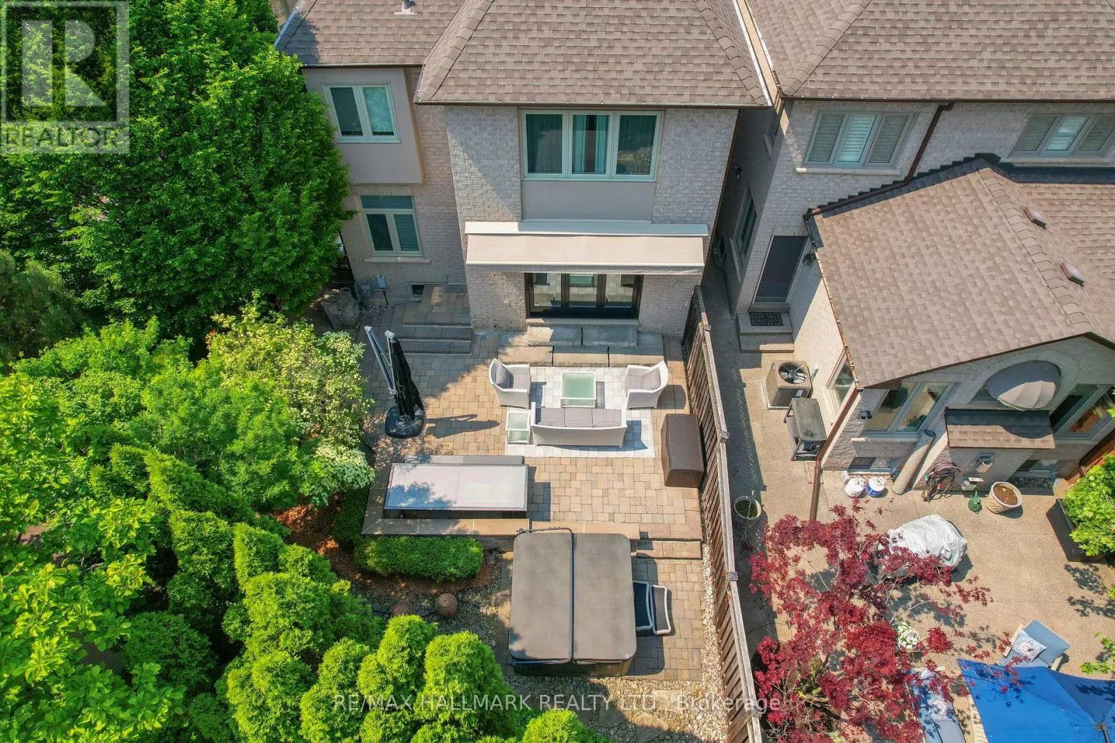 2092 PINEVALLEY CRESCENT