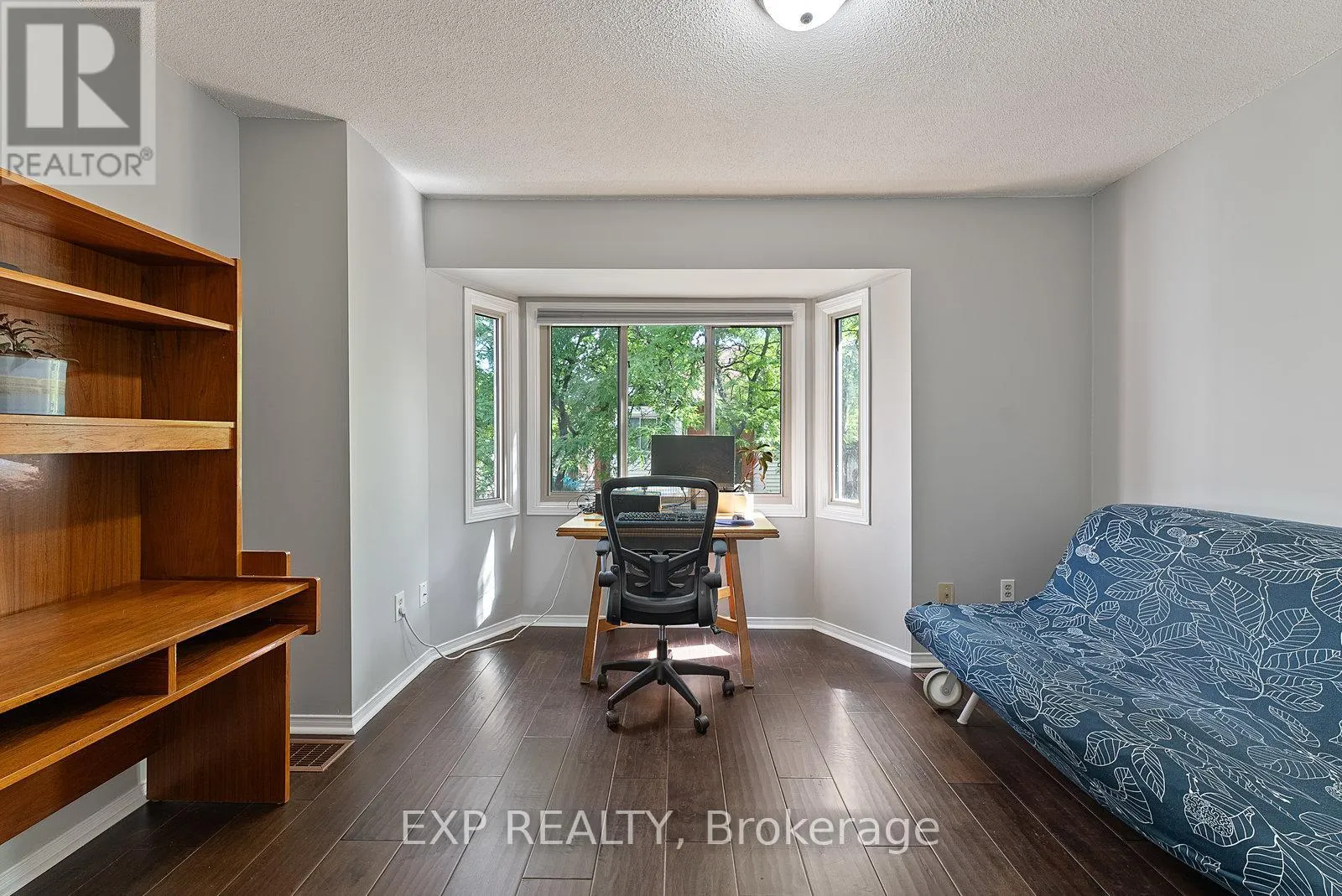532 - 895 MAPLE AVENUE