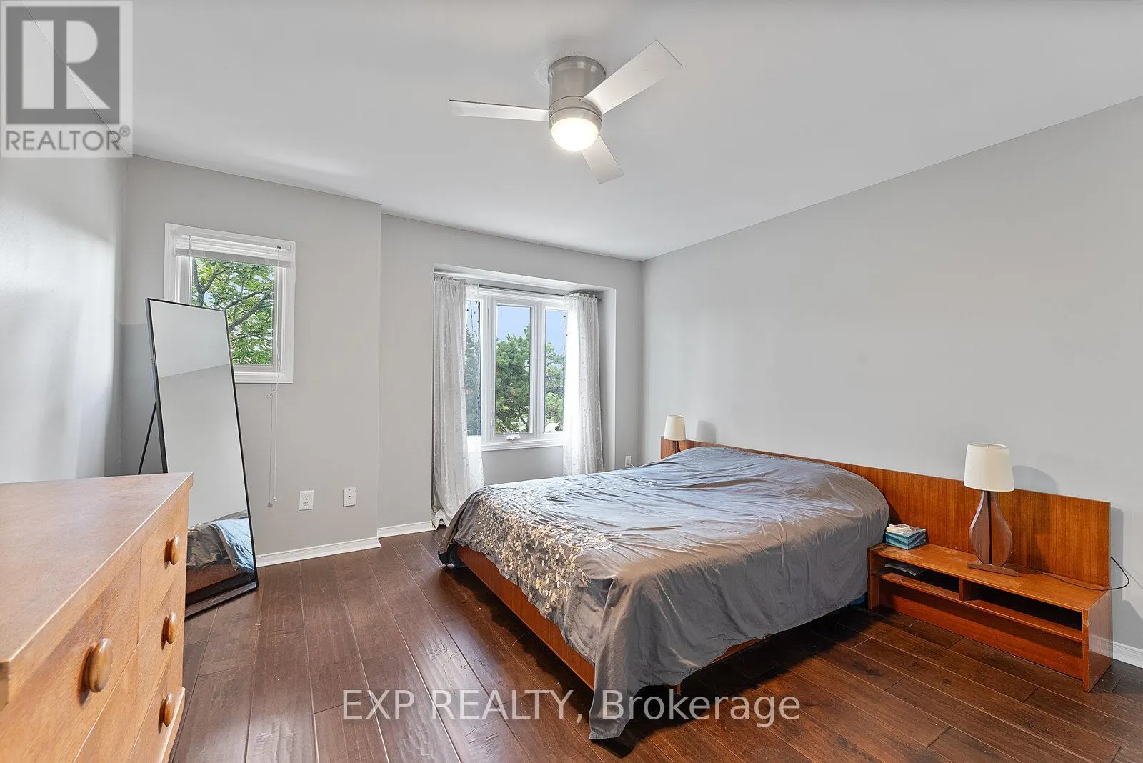 532 - 895 MAPLE AVENUE