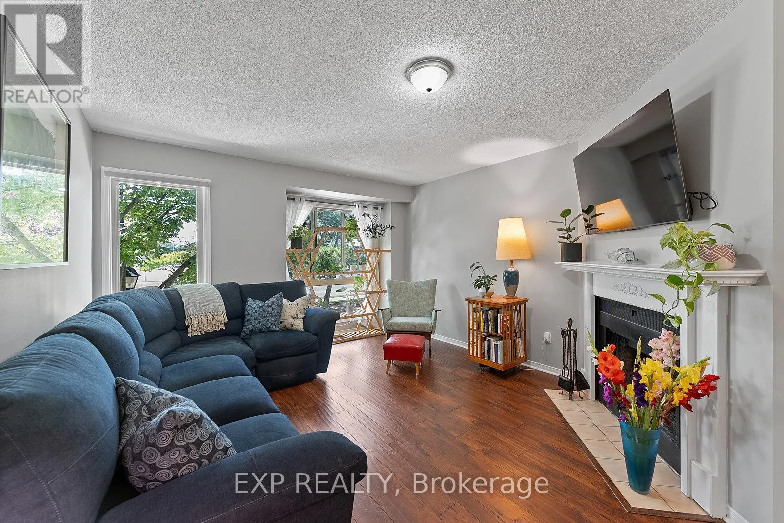 532 - 895 MAPLE AVENUE