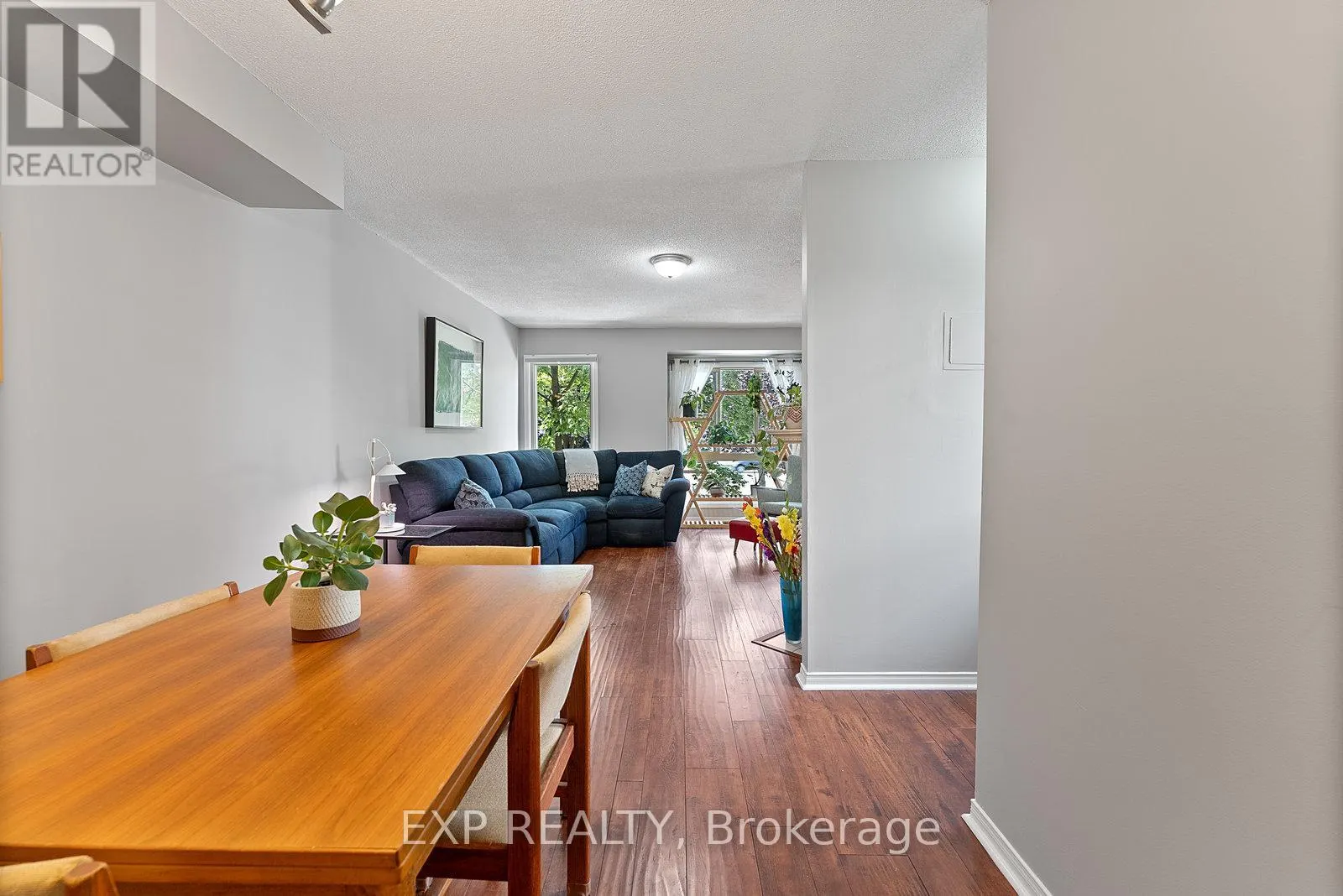 532 - 895 MAPLE AVENUE