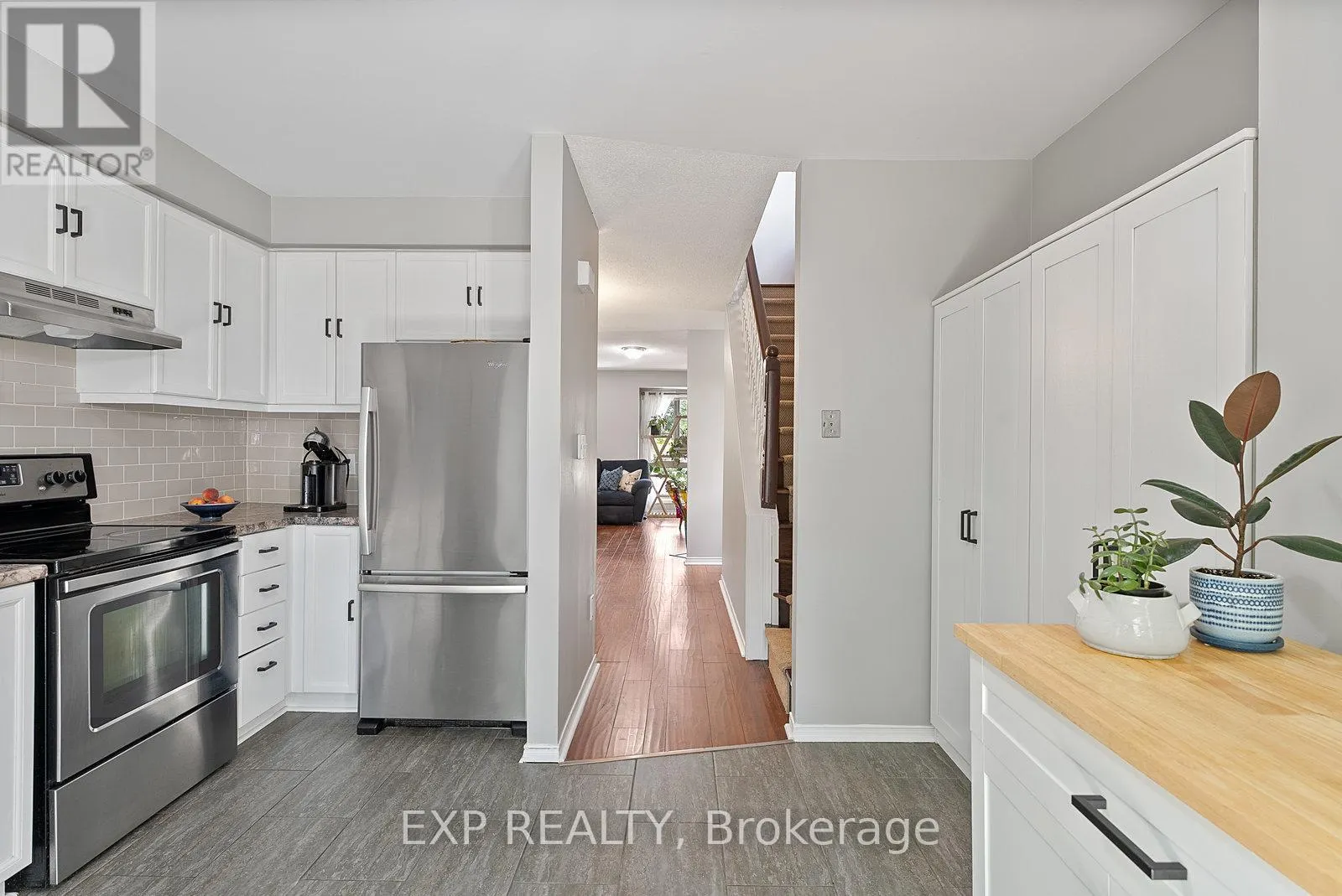 532 - 895 MAPLE AVENUE