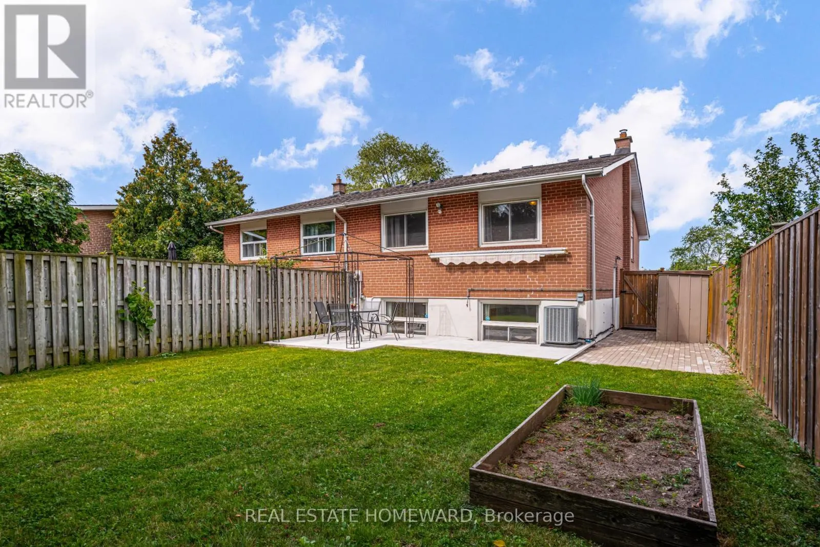 1849 SANDGATE CRESCENT