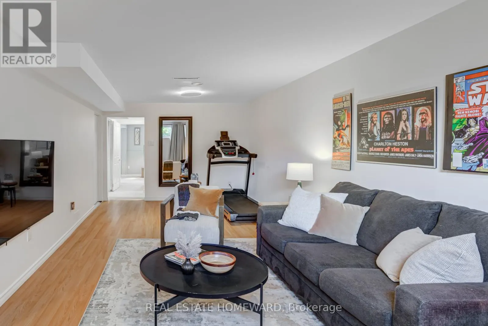 1849 SANDGATE CRESCENT
