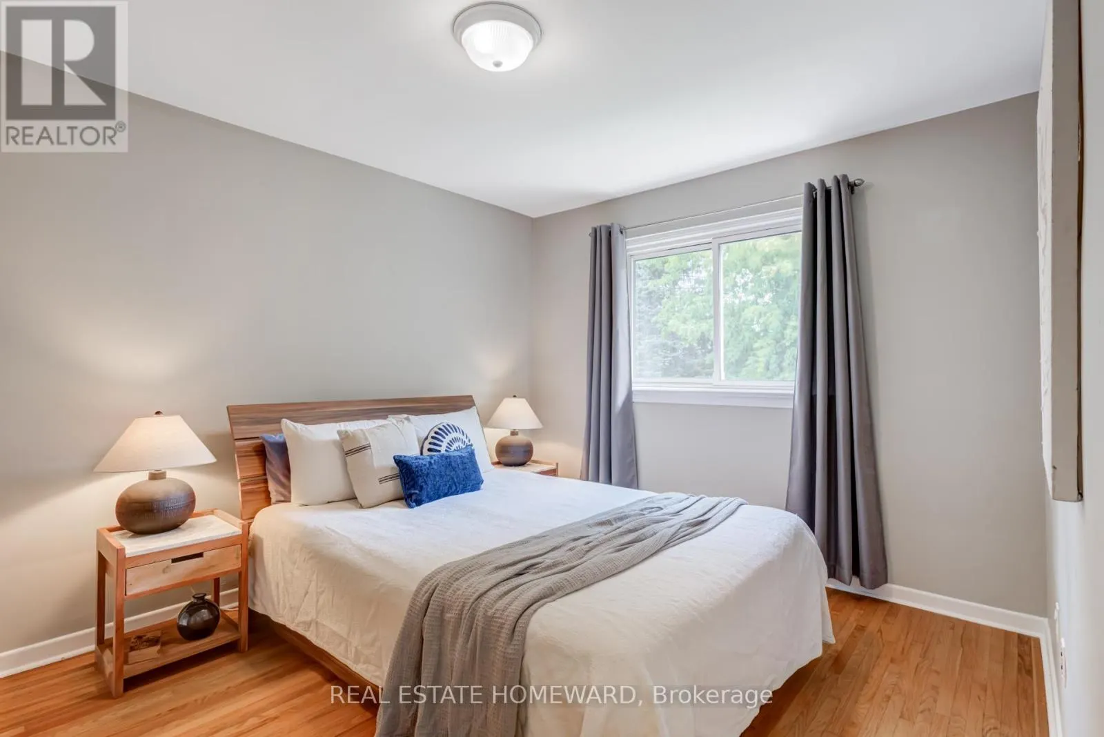 1849 SANDGATE CRESCENT