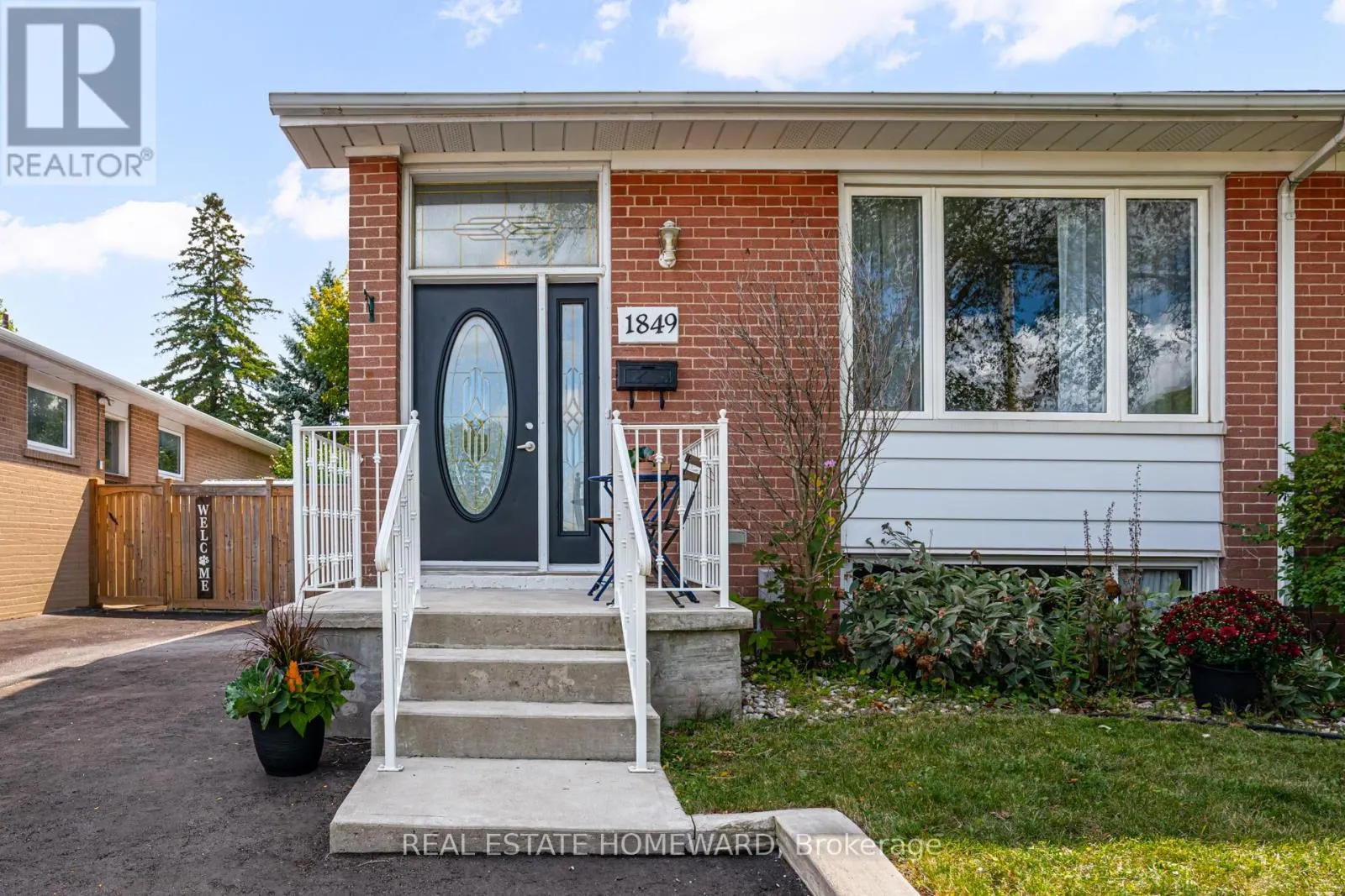 1849 SANDGATE CRESCENT