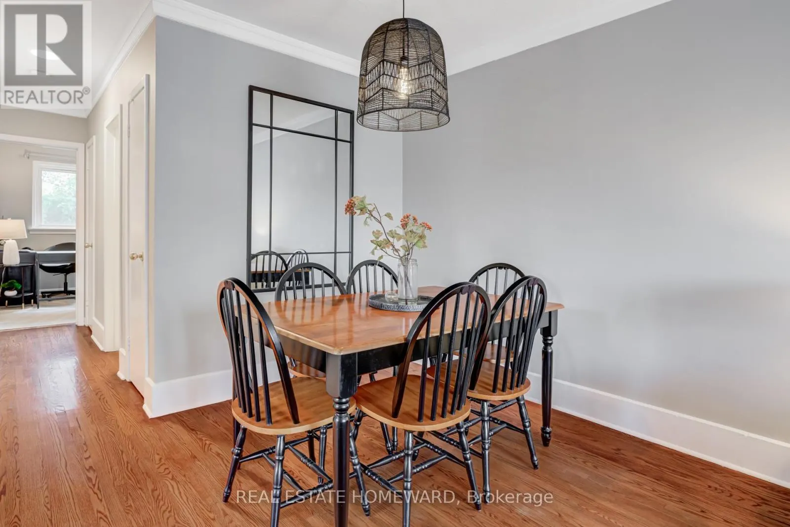 1849 SANDGATE CRESCENT