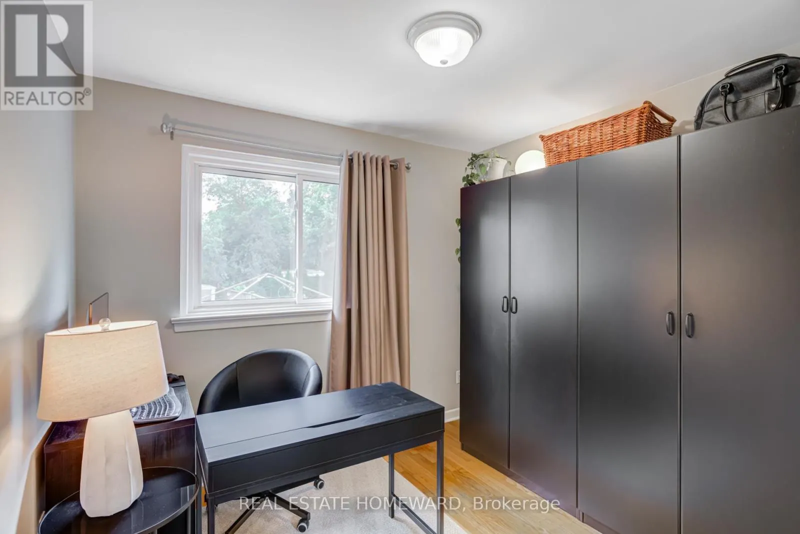 1849 SANDGATE CRESCENT