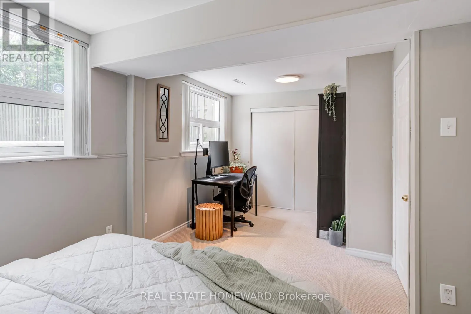 1849 SANDGATE CRESCENT