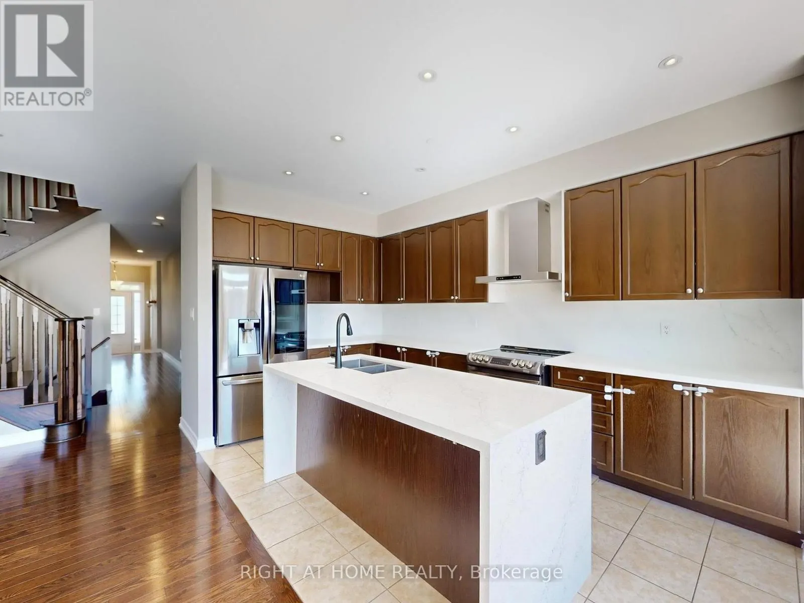 537 VAUGHAN COURT