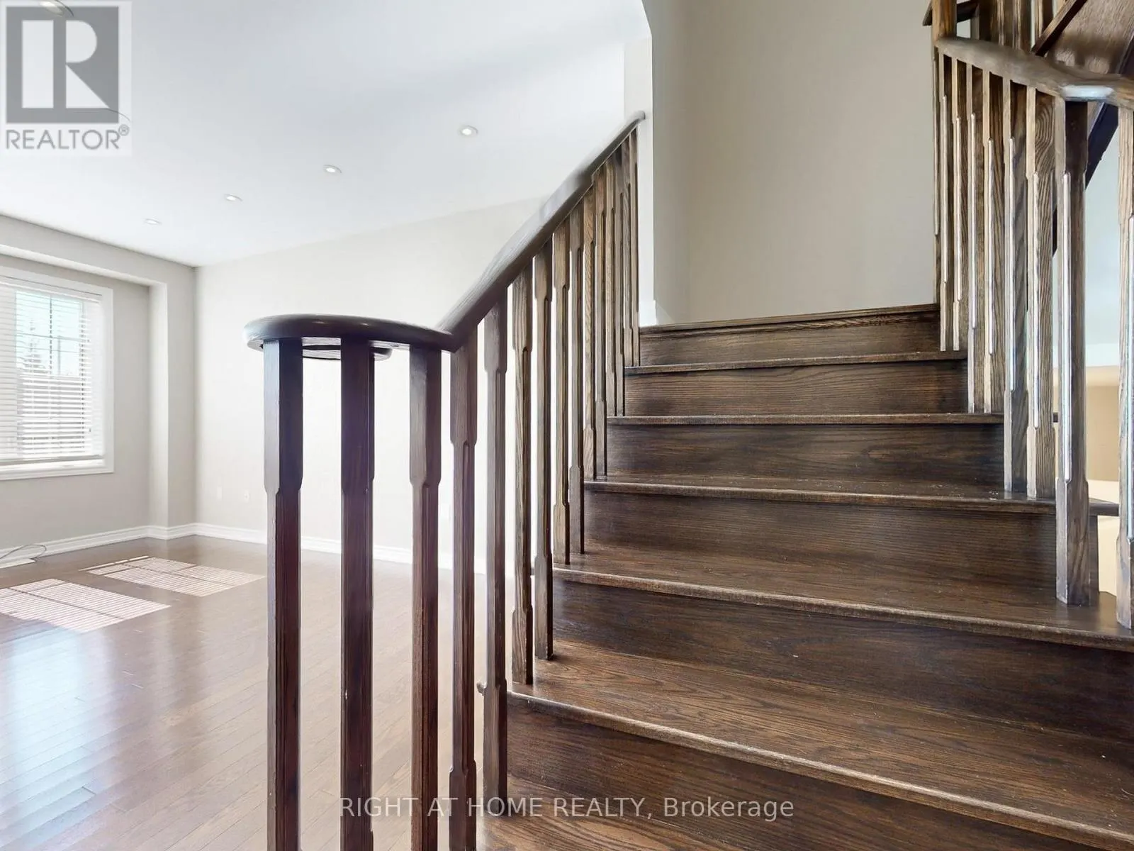 537 VAUGHAN COURT