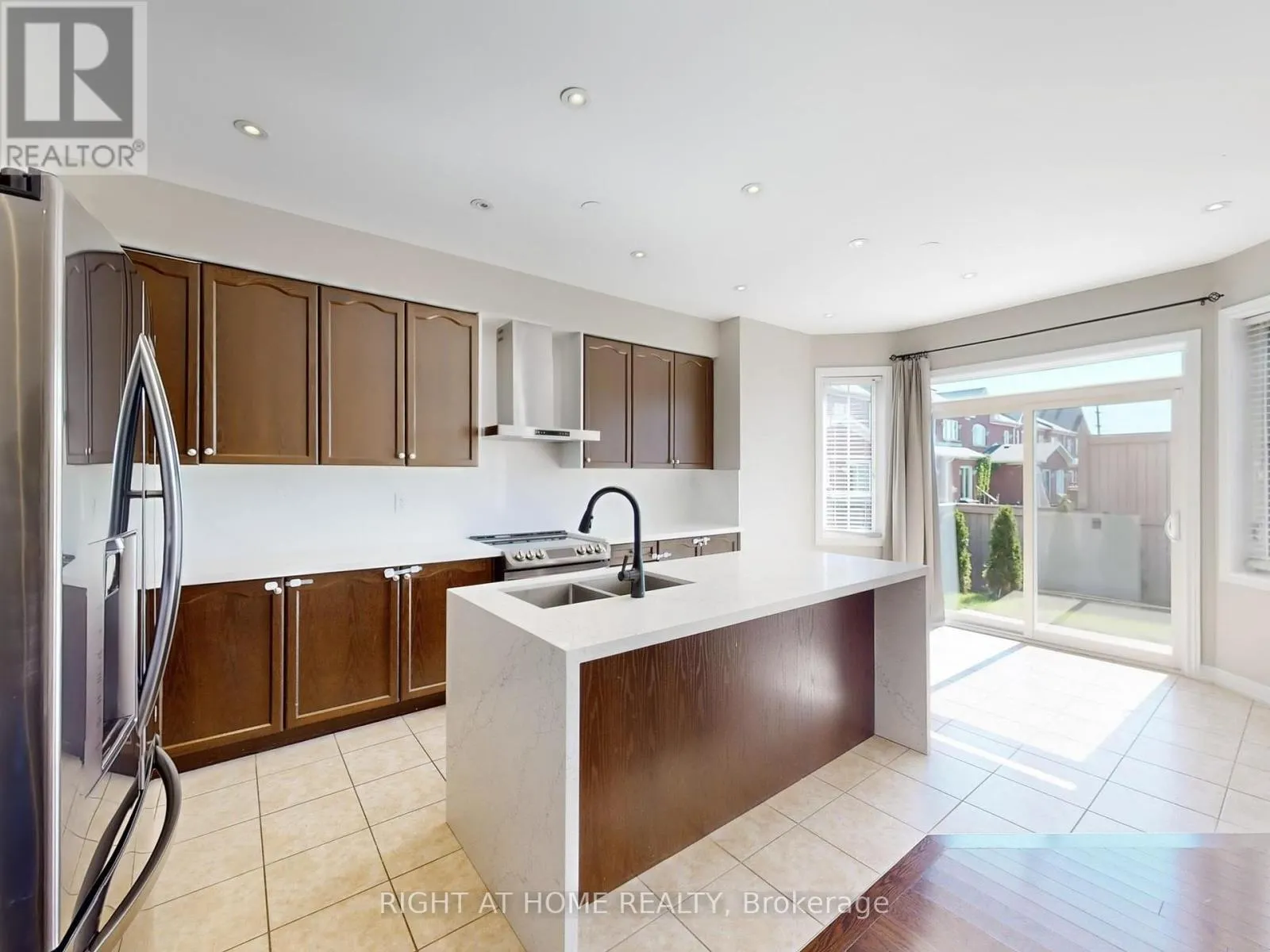 537 VAUGHAN COURT