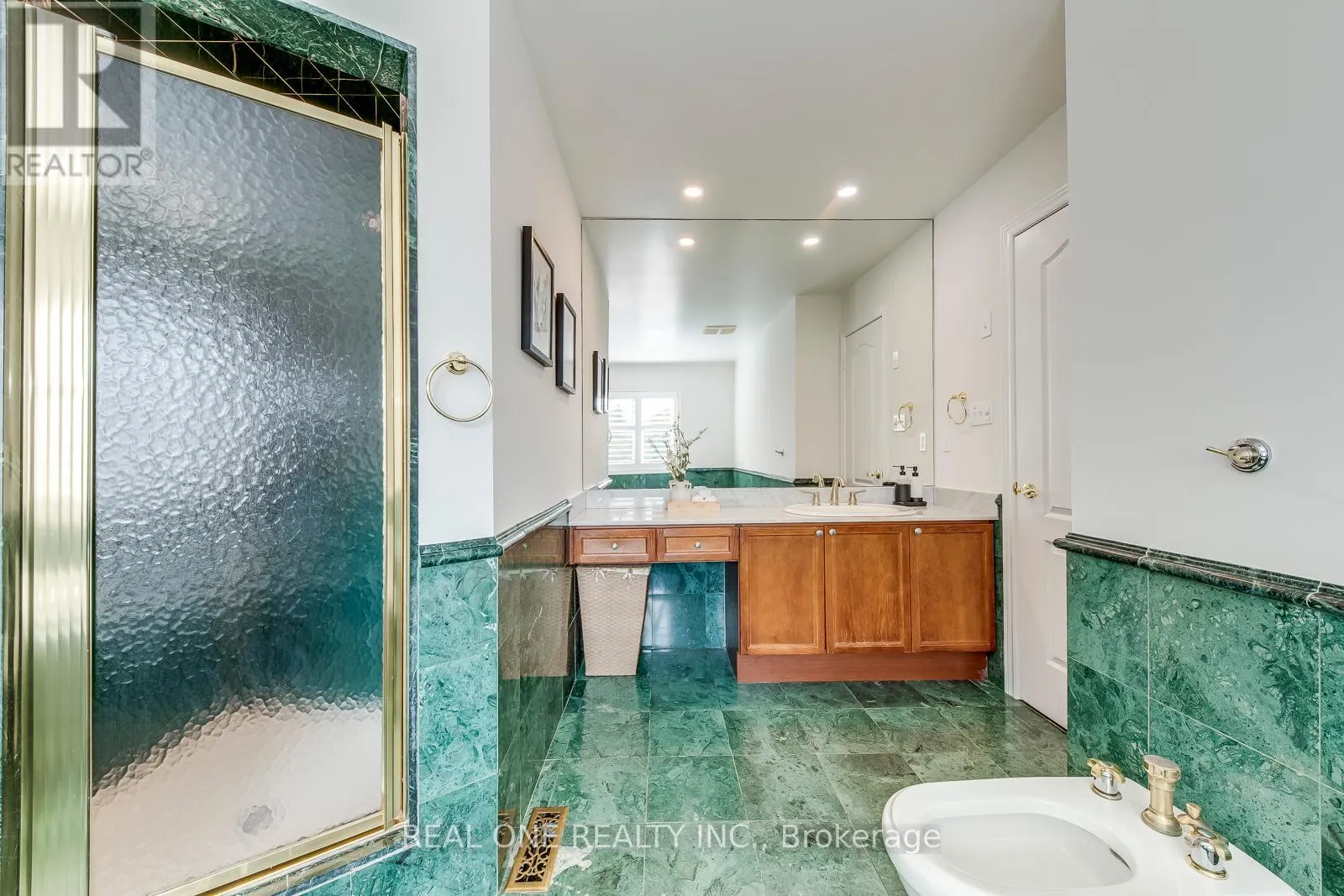 1601 BAYSHIRE DRIVE