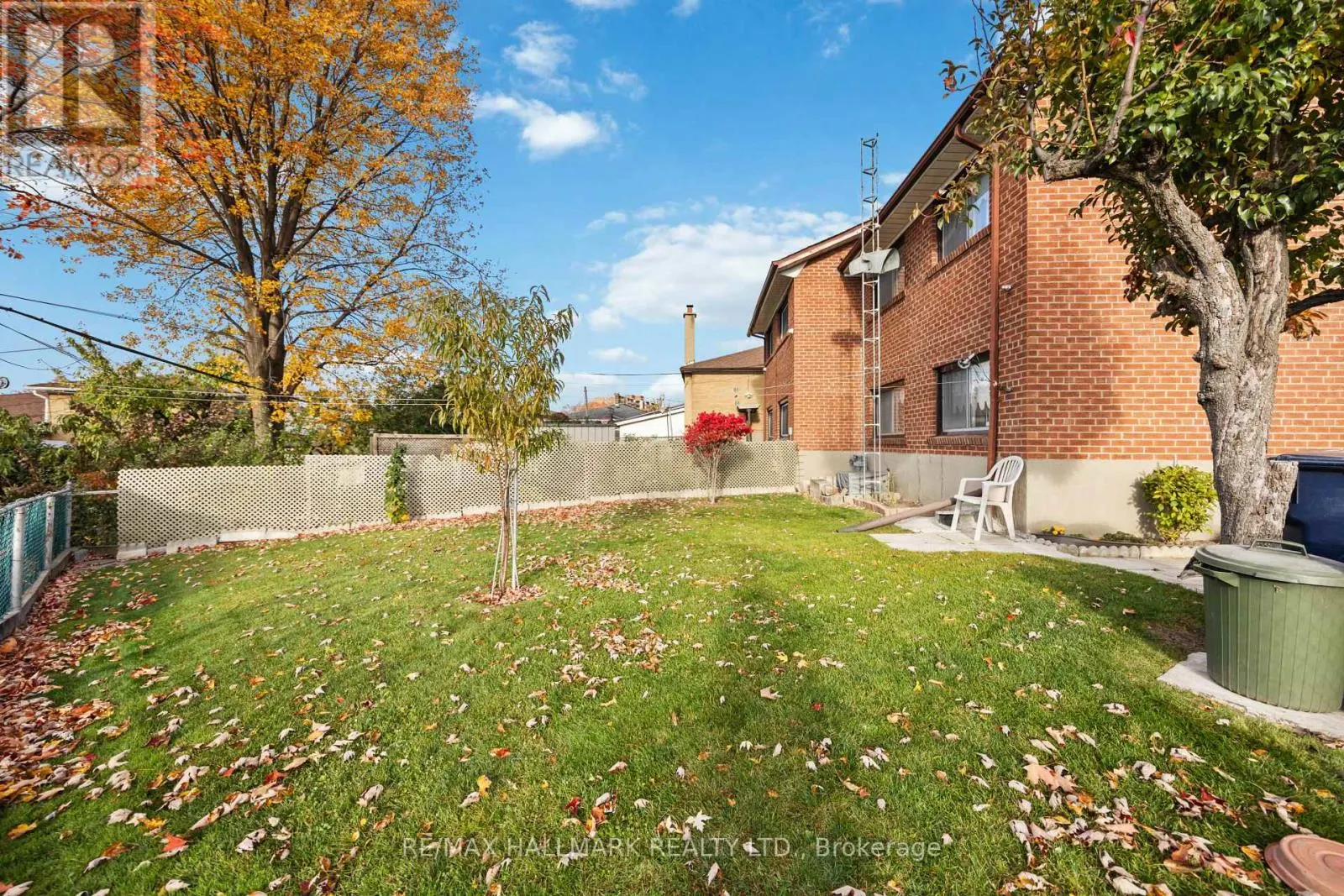 23 LOCKINGTON COURT