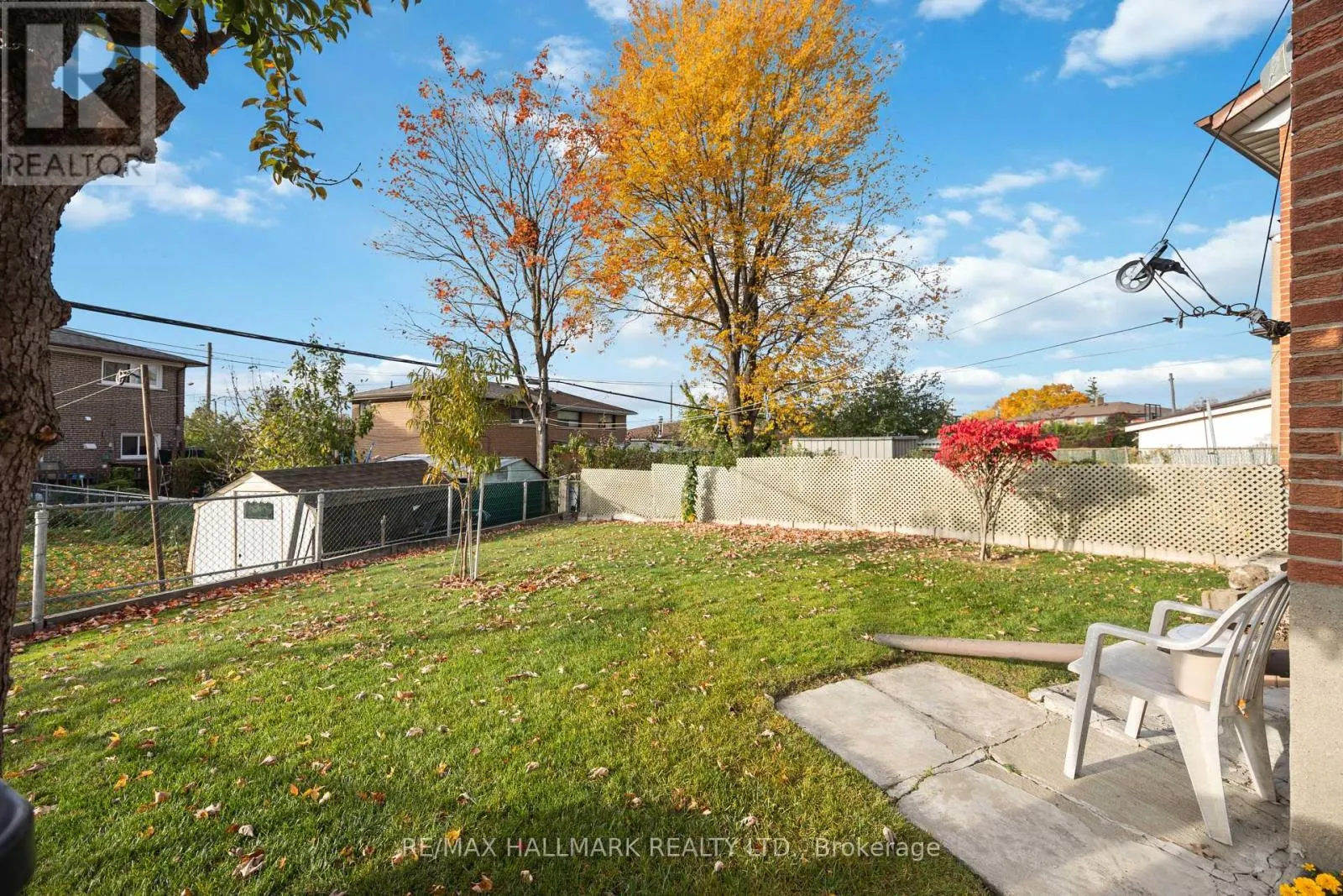 23 LOCKINGTON COURT
