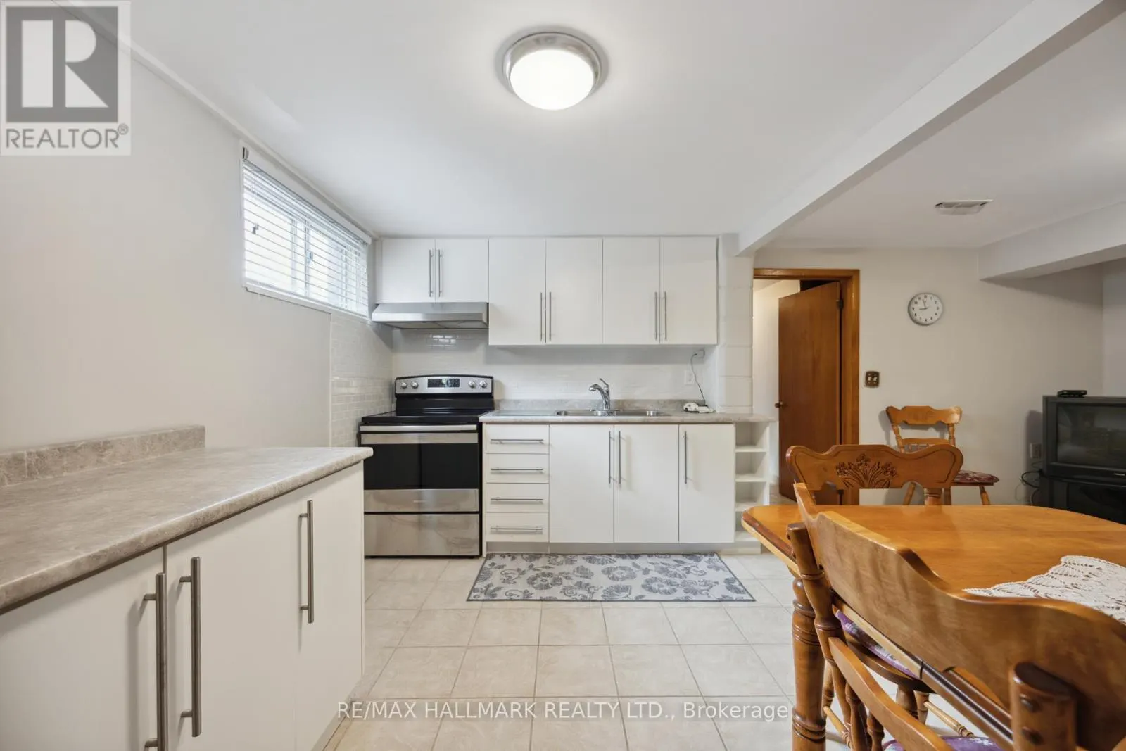 23 LOCKINGTON COURT