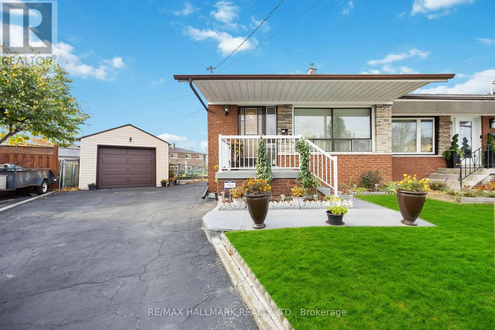 23 LOCKINGTON COURT