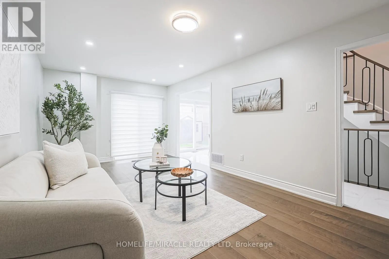 UPPER - 3 HAWKWAY COURT