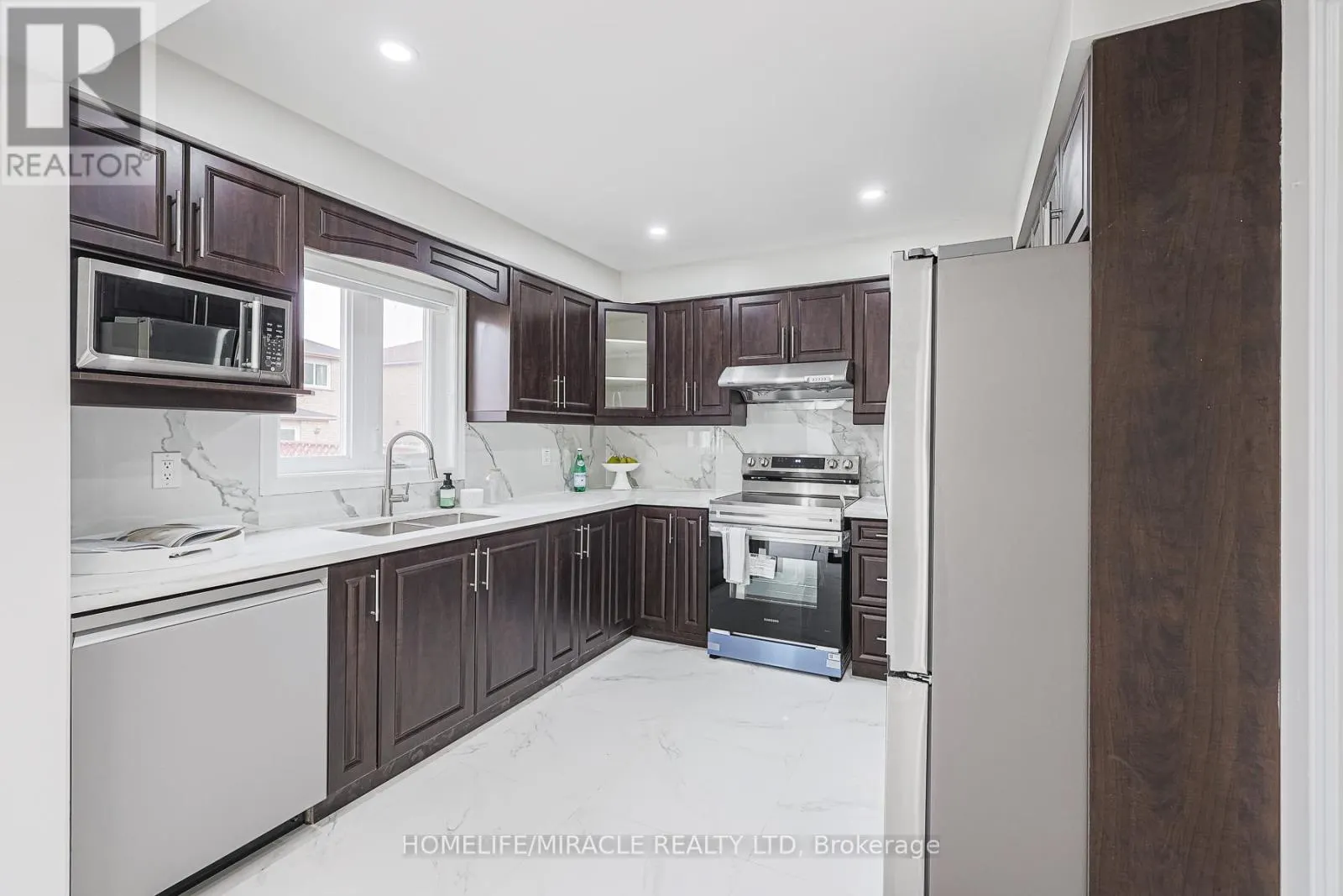 UPPER - 3 HAWKWAY COURT