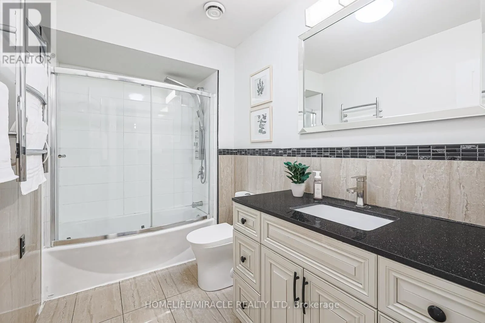 UPPER - 3 HAWKWAY COURT