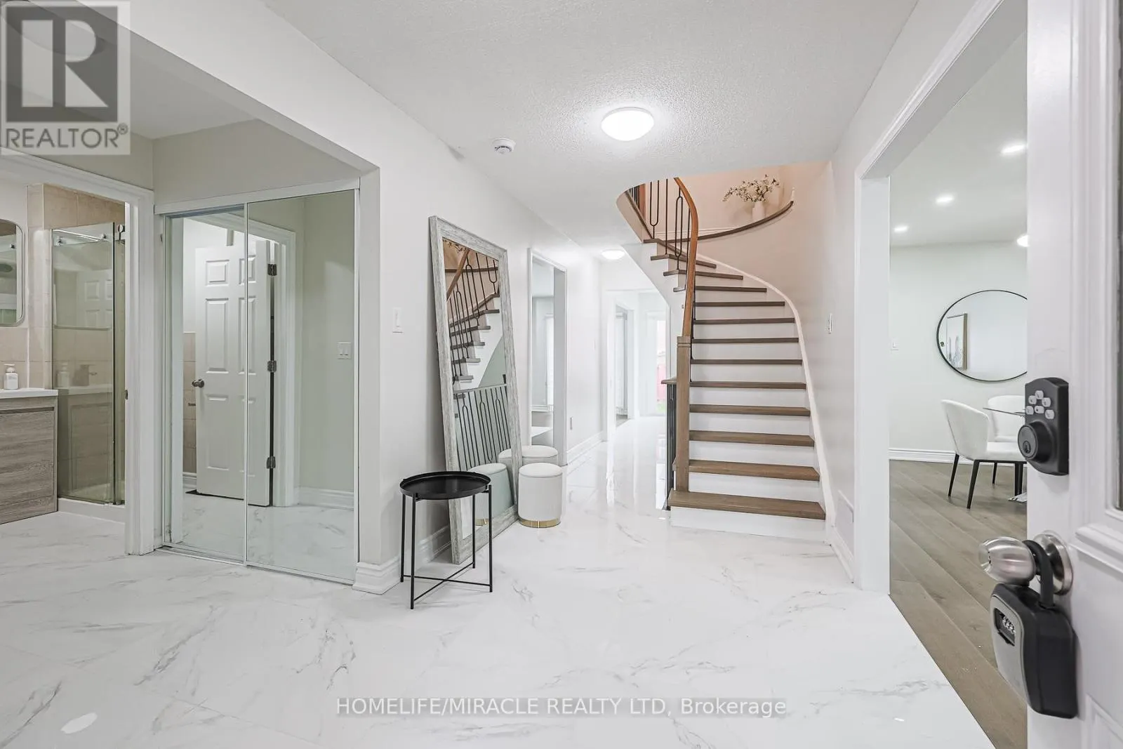 UPPER - 3 HAWKWAY COURT