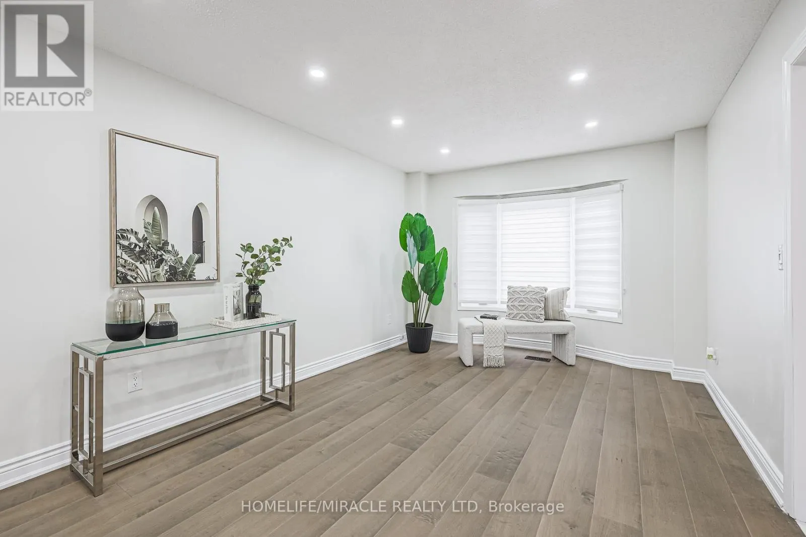 UPPER - 3 HAWKWAY COURT