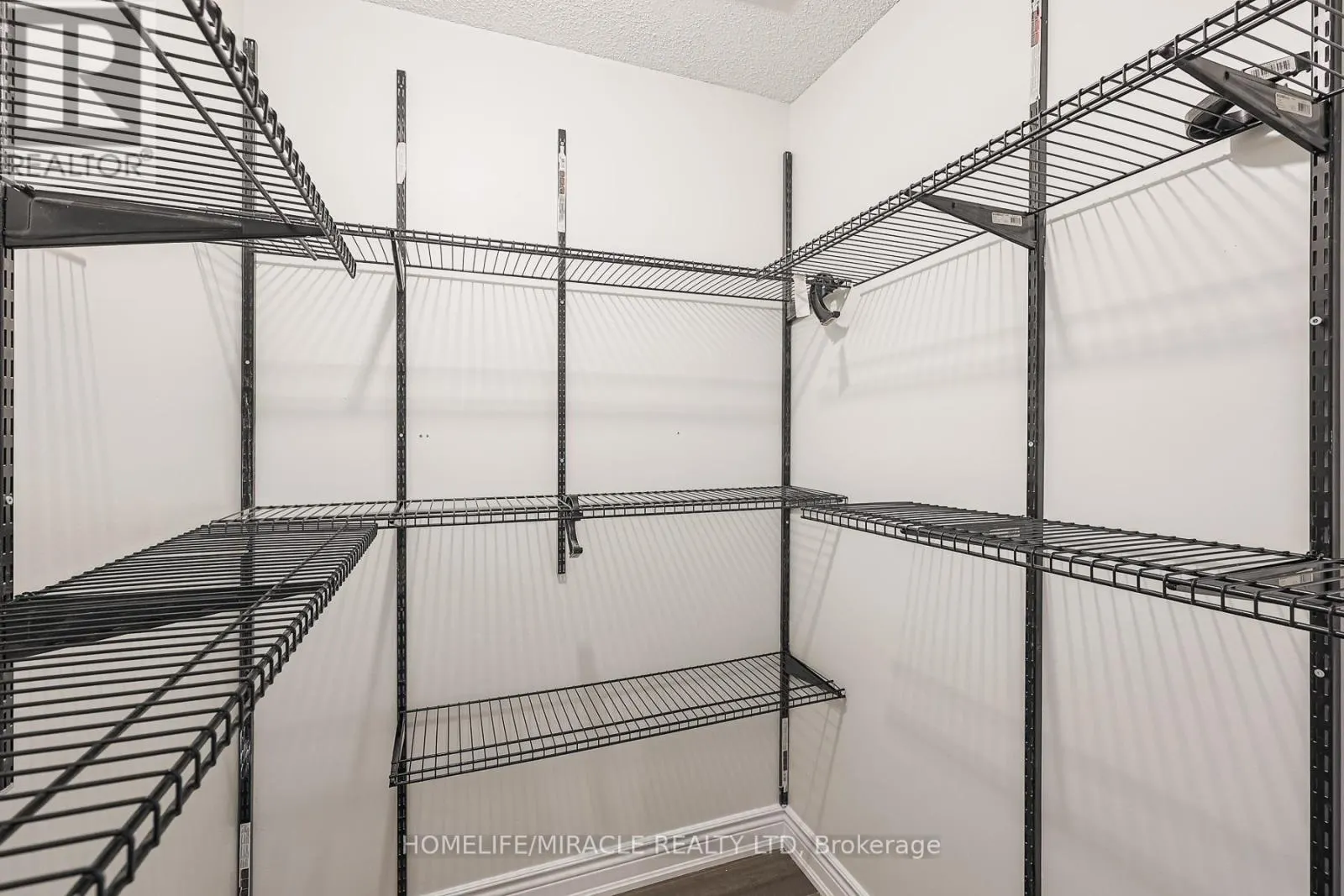 UPPER - 3 HAWKWAY COURT