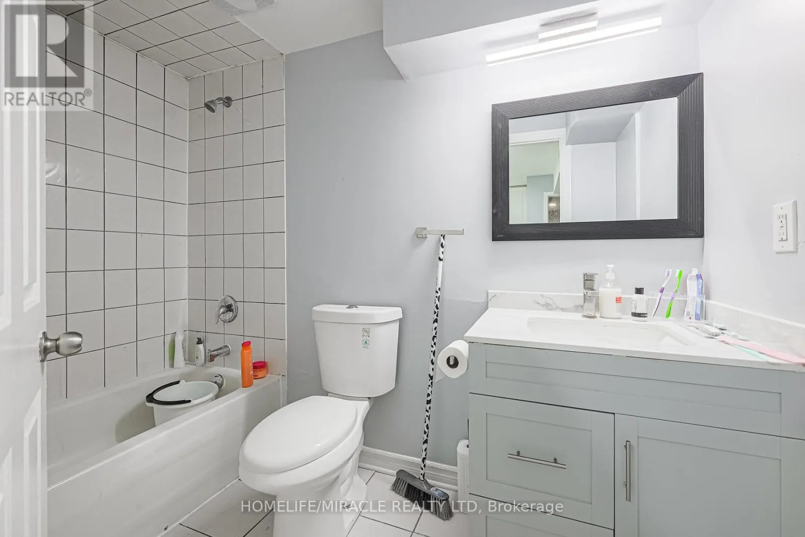 UPPER - 3 HAWKWAY COURT