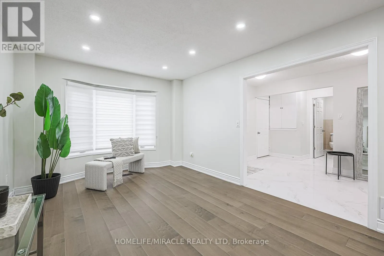 UPPER - 3 HAWKWAY COURT