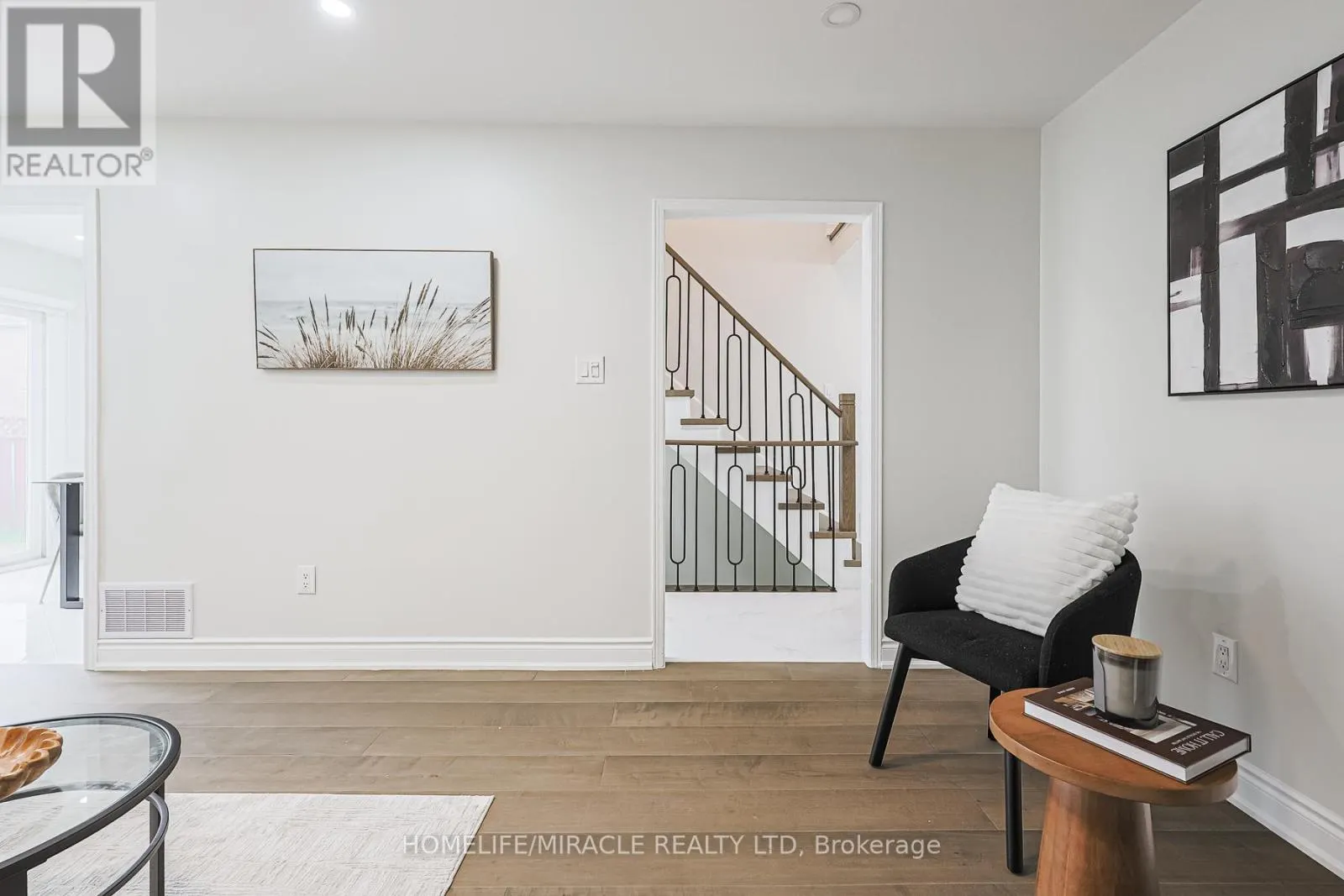 UPPER - 3 HAWKWAY COURT