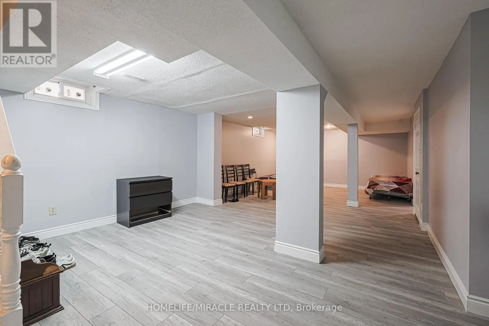 UPPER - 3 HAWKWAY COURT