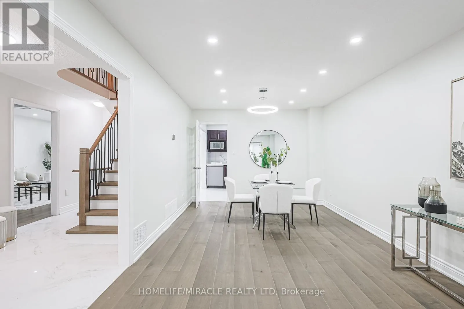 UPPER - 3 HAWKWAY COURT