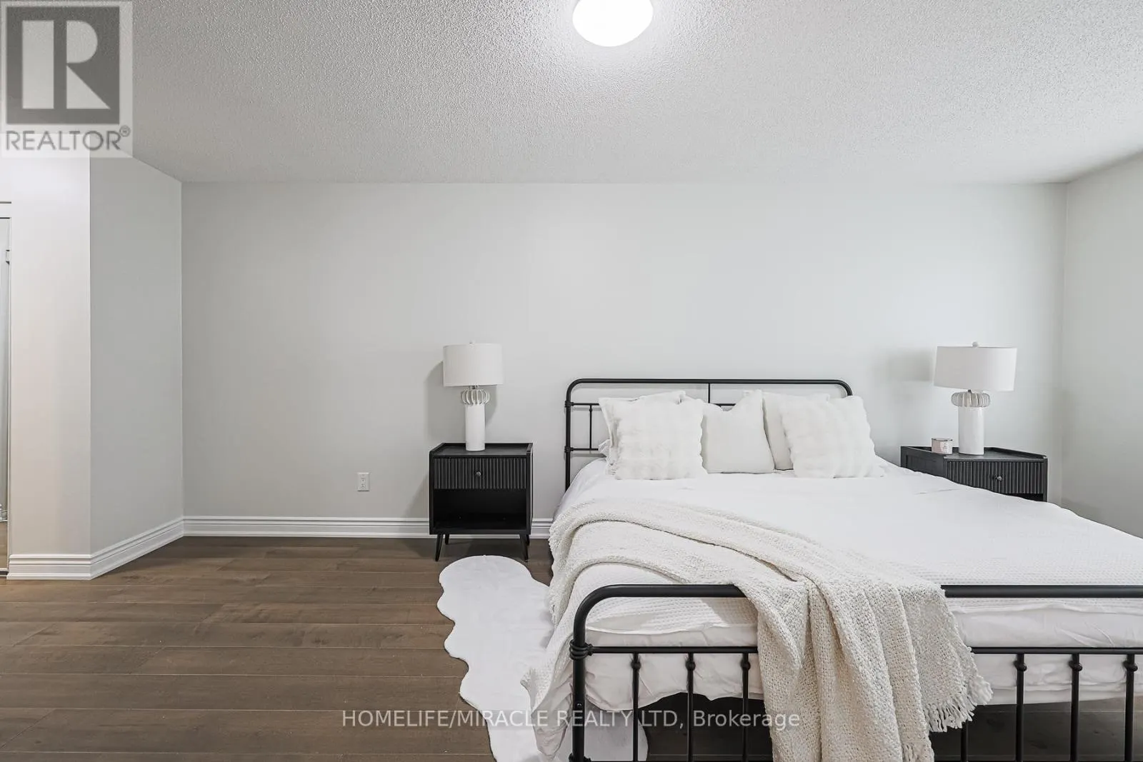 UPPER - 3 HAWKWAY COURT