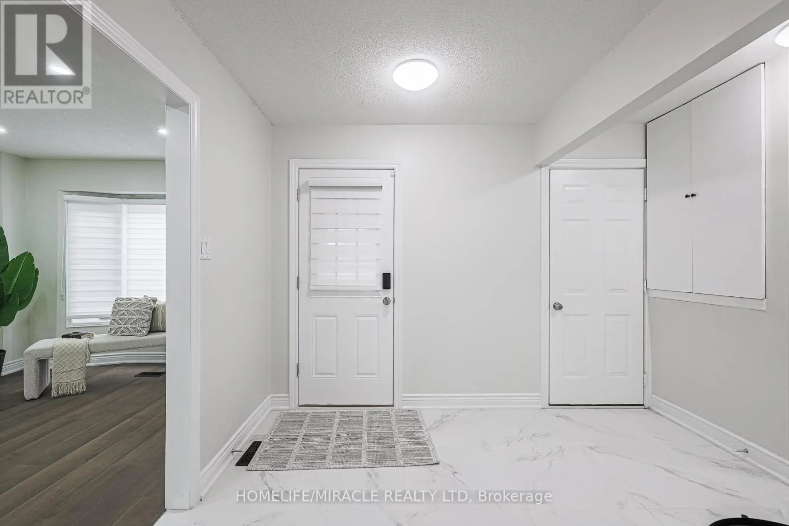 UPPER - 3 HAWKWAY COURT