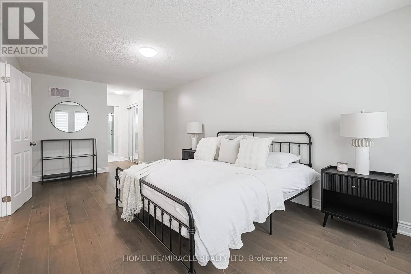 UPPER - 3 HAWKWAY COURT