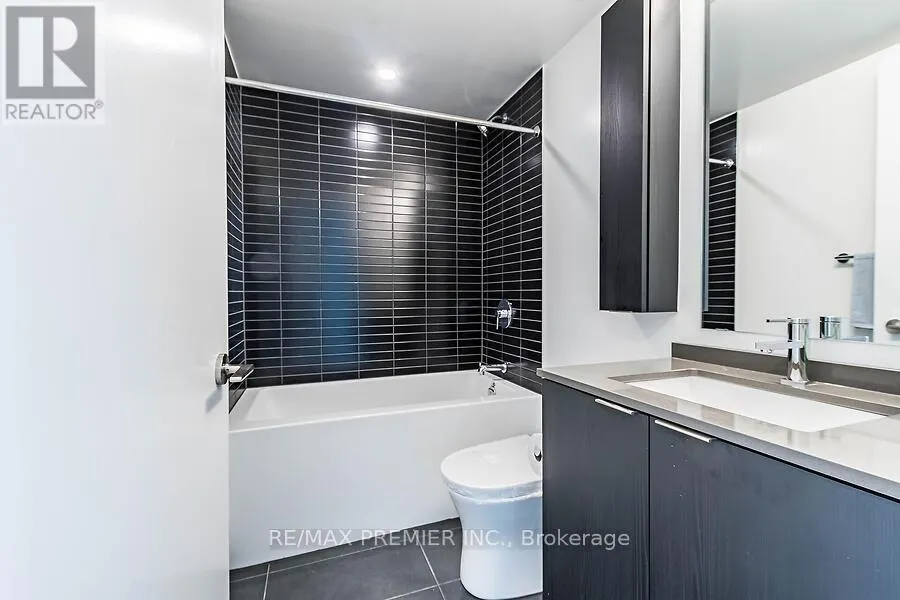 1620 - 86 DUNDAS STREET E
