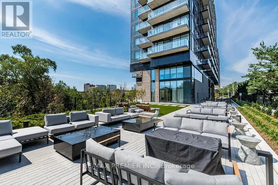 1620 - 86 DUNDAS STREET E