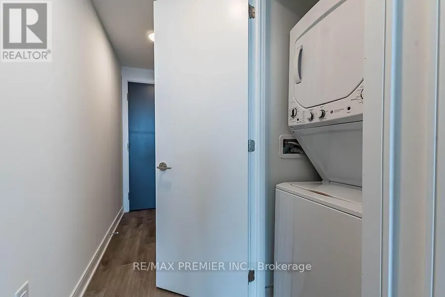 1620 - 86 DUNDAS STREET E