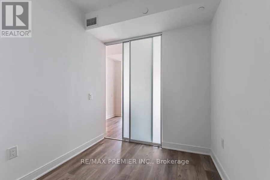 1620 - 86 DUNDAS STREET E
