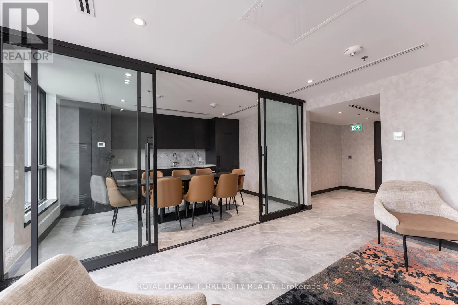 PH 802 - 3005 PINE GLEN ROAD