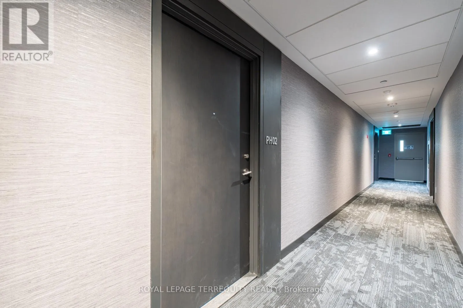 PH 802 - 3005 PINE GLEN ROAD