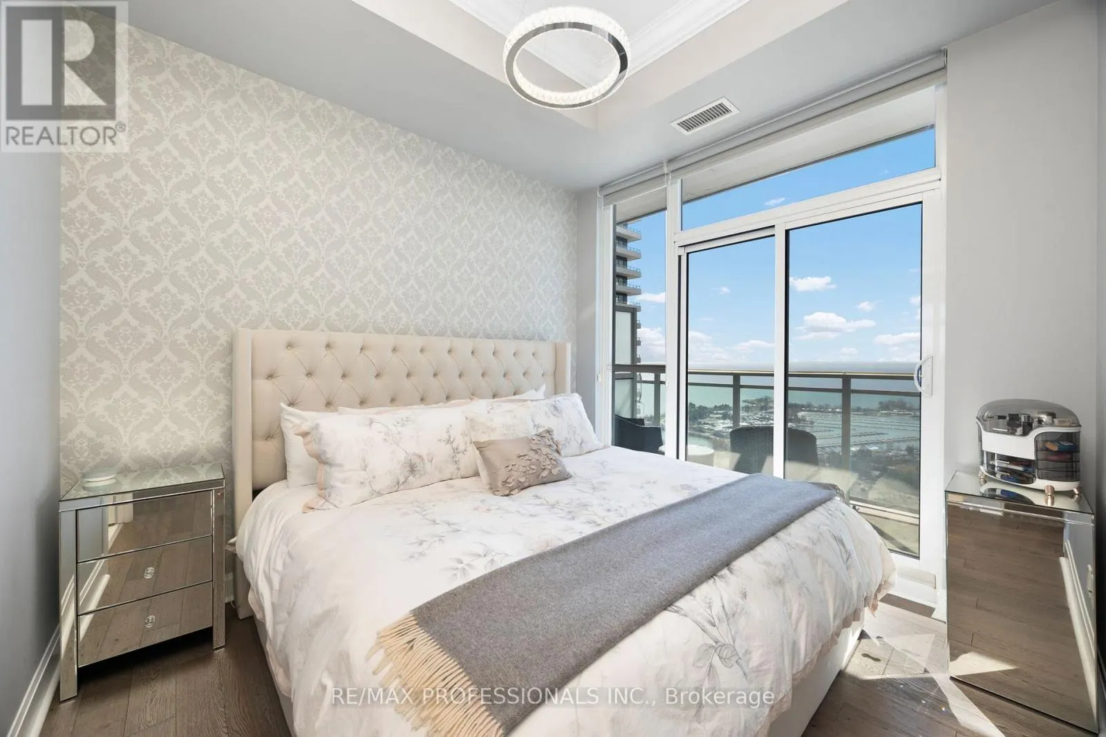 LPH3501 - 33 SHORE BREEZE DRIVE
