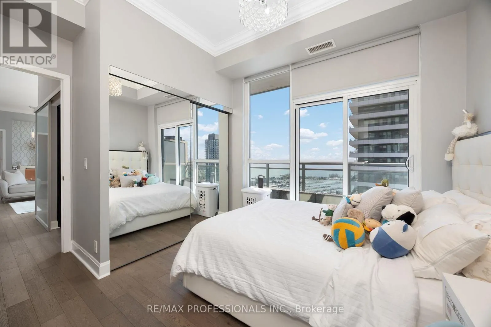 LPH3501 - 33 SHORE BREEZE DRIVE