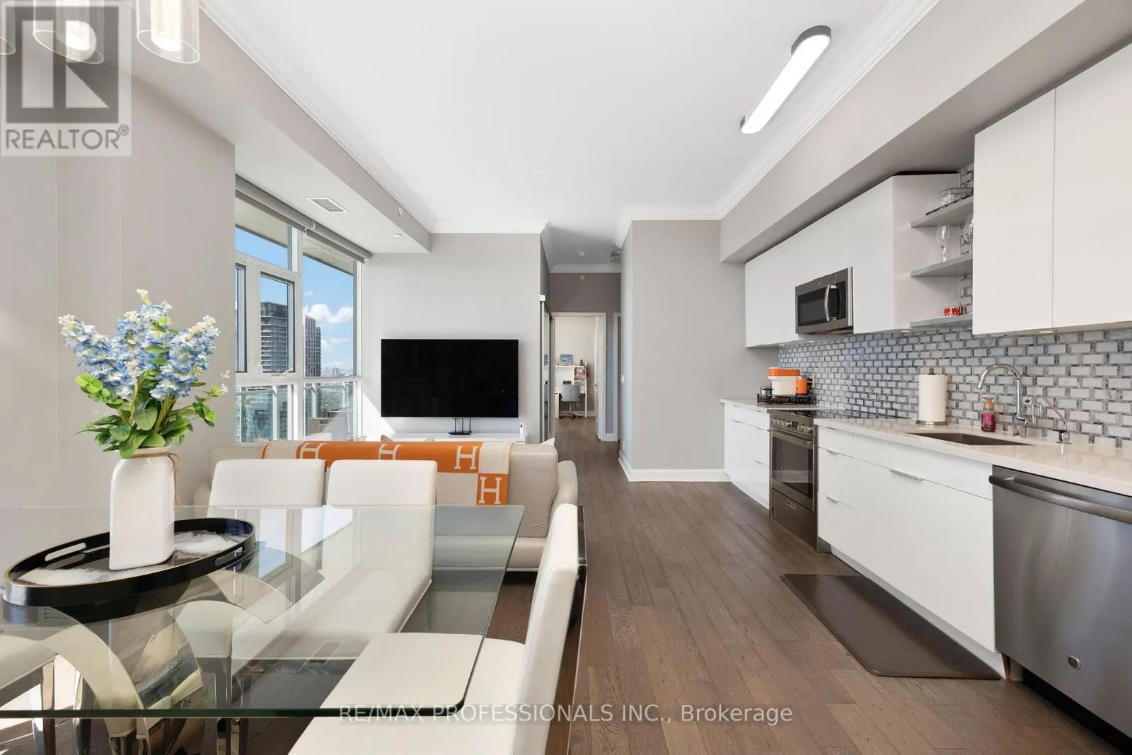 LPH3501 - 33 SHORE BREEZE DRIVE