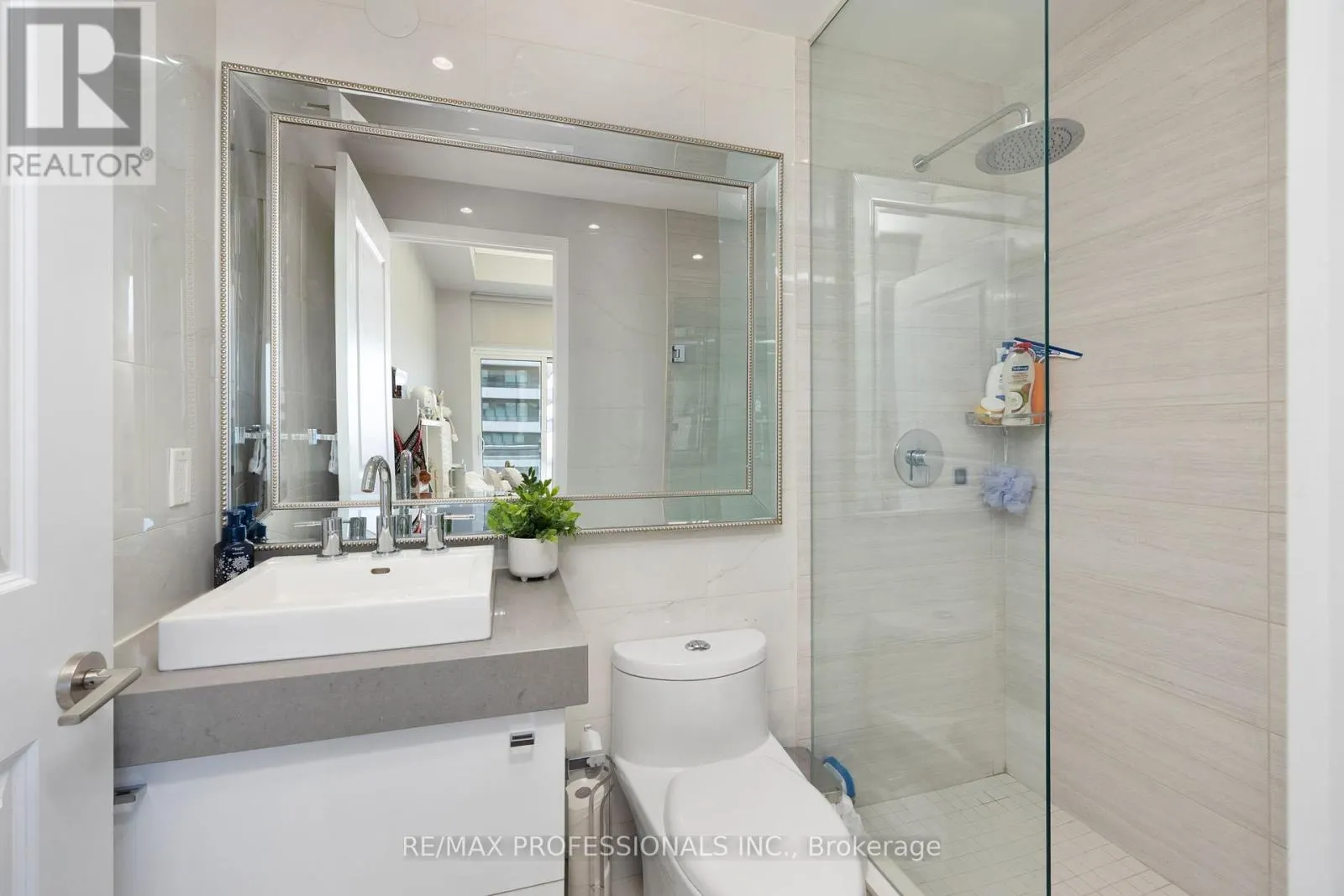 LPH3501 - 33 SHORE BREEZE DRIVE