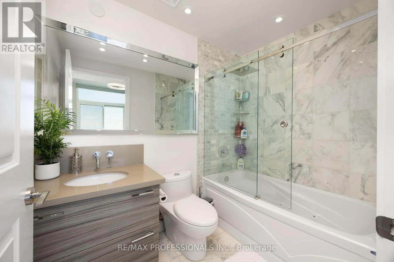 LPH3501 - 33 SHORE BREEZE DRIVE