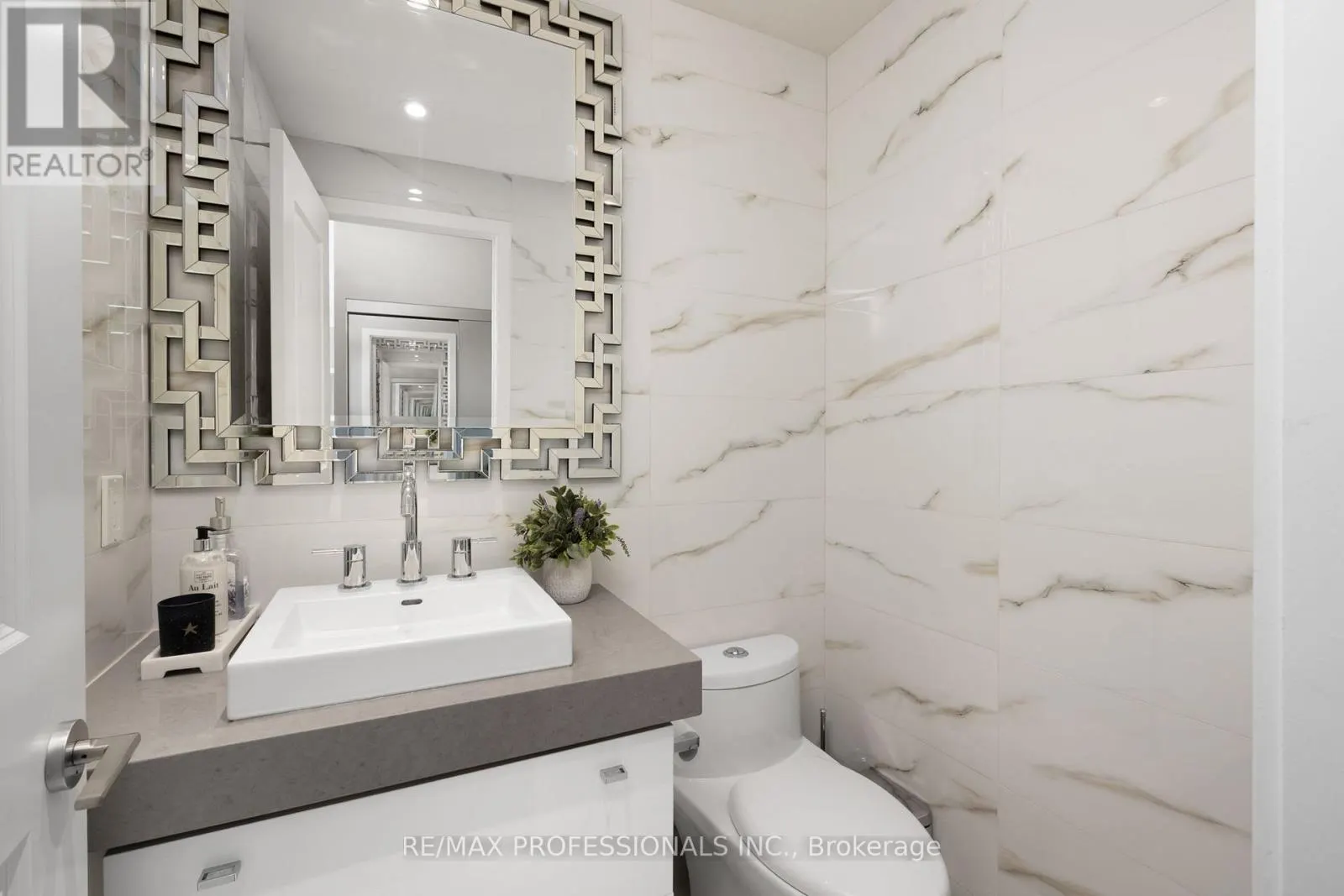 LPH3501 - 33 SHORE BREEZE DRIVE