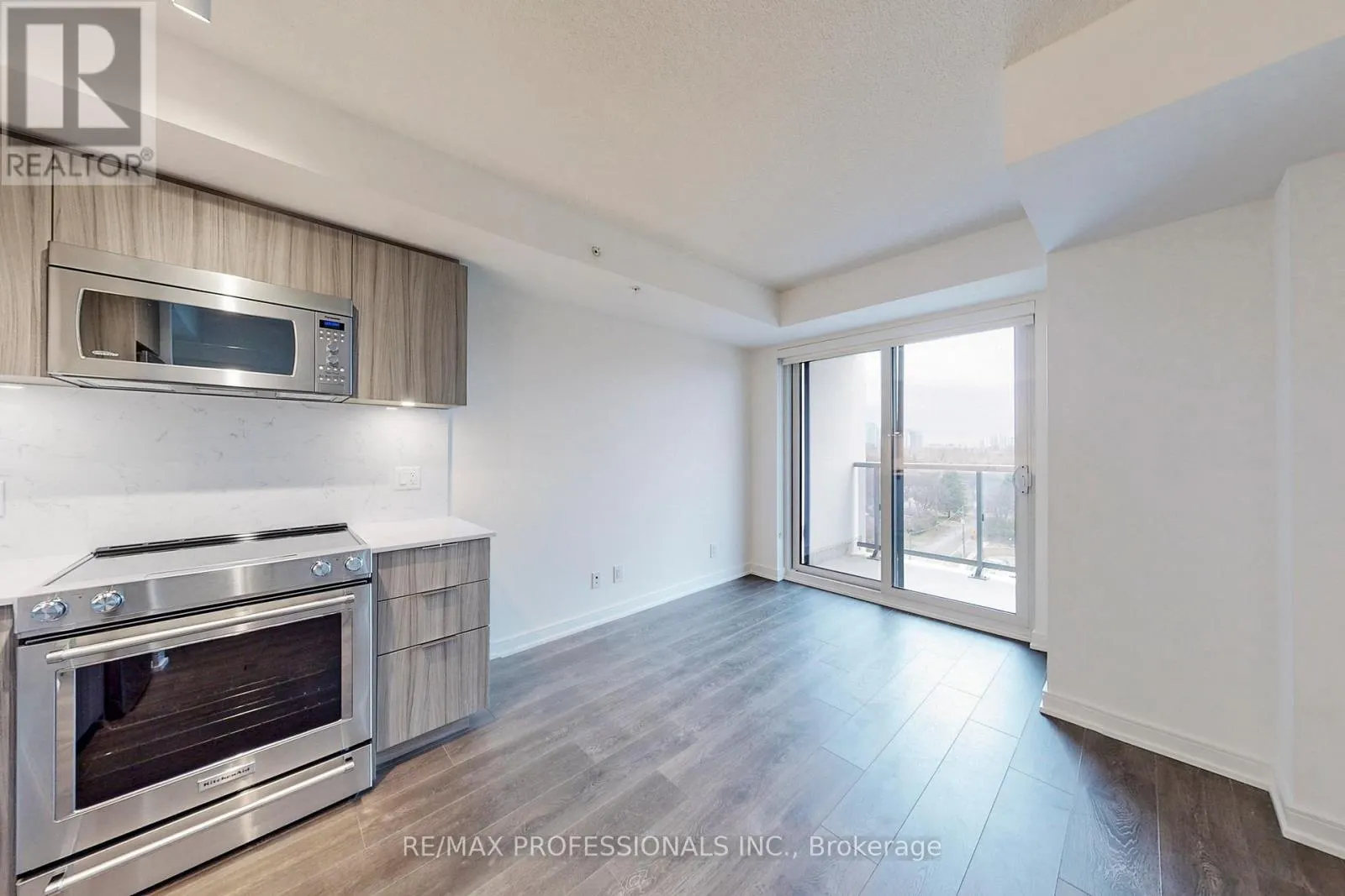 803 - 30 SAMUEL WOOD WAY