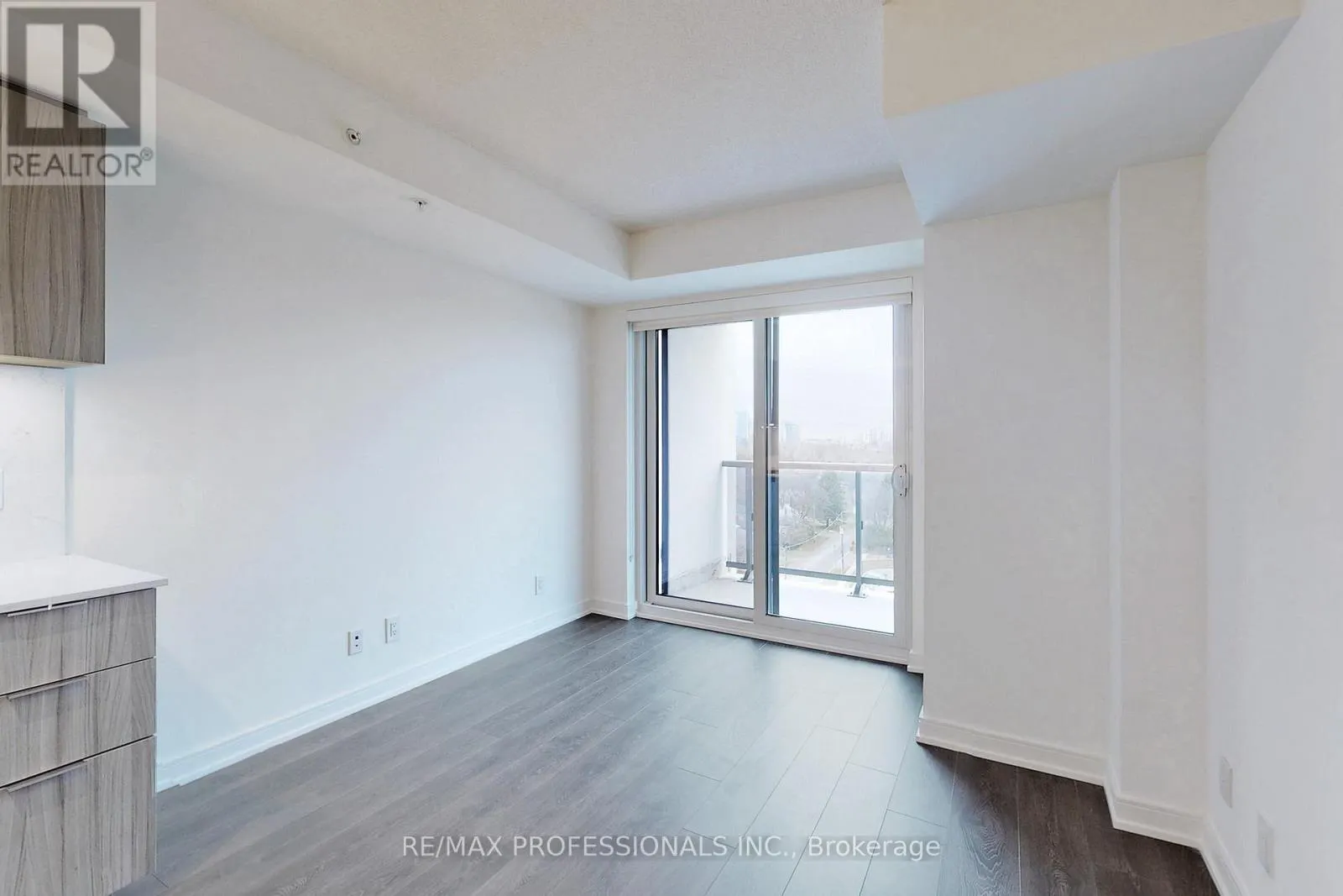 803 - 30 SAMUEL WOOD WAY