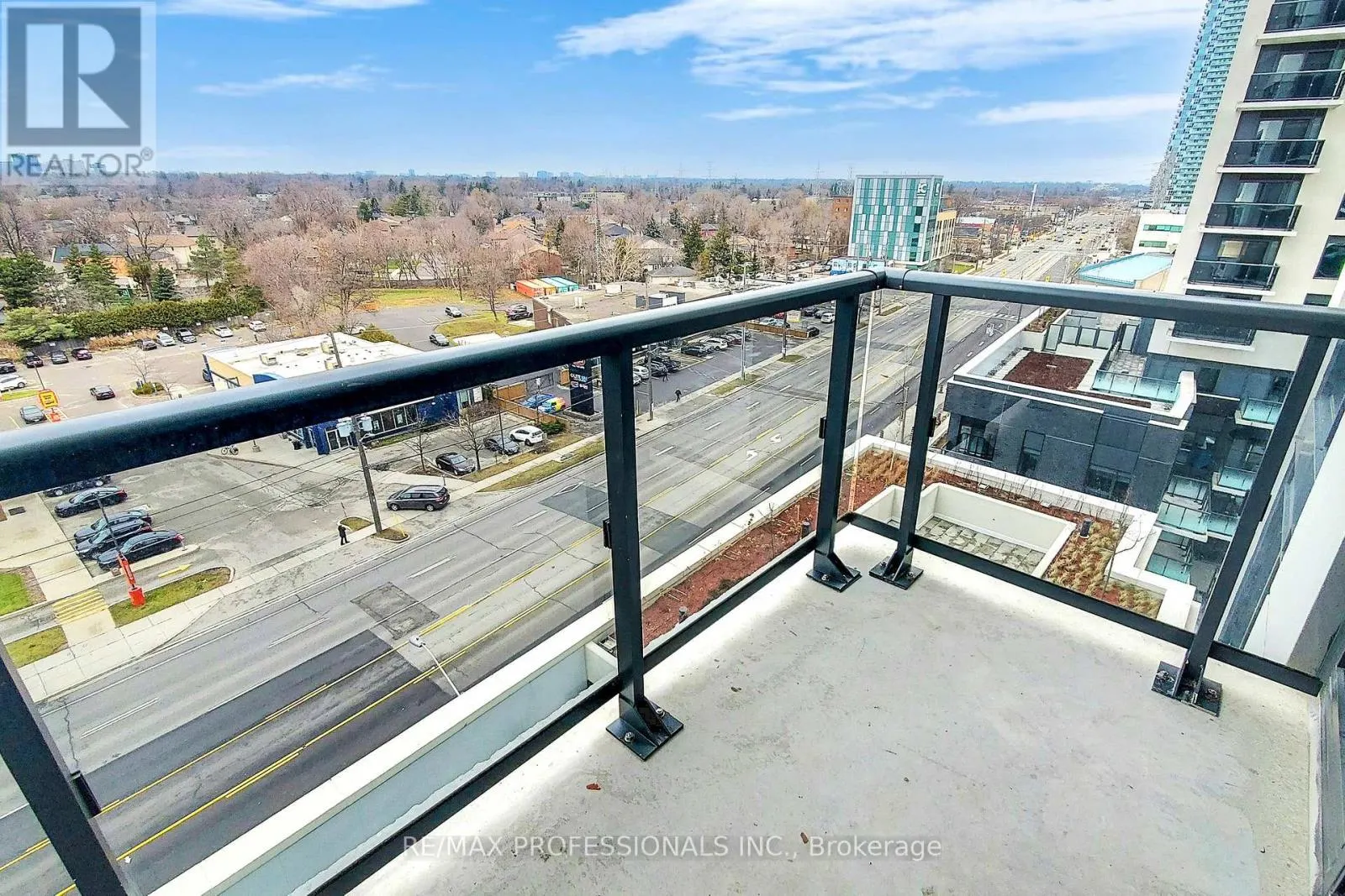 803 - 30 SAMUEL WOOD WAY